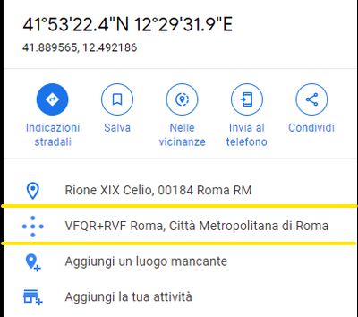 Pannello informativo con il Plus Code del luogo